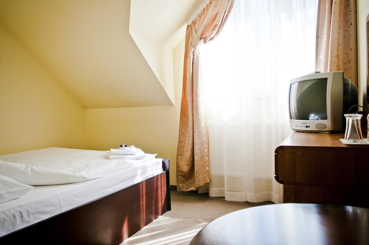 Hotel Olenka Szydlowiec Habitación foto